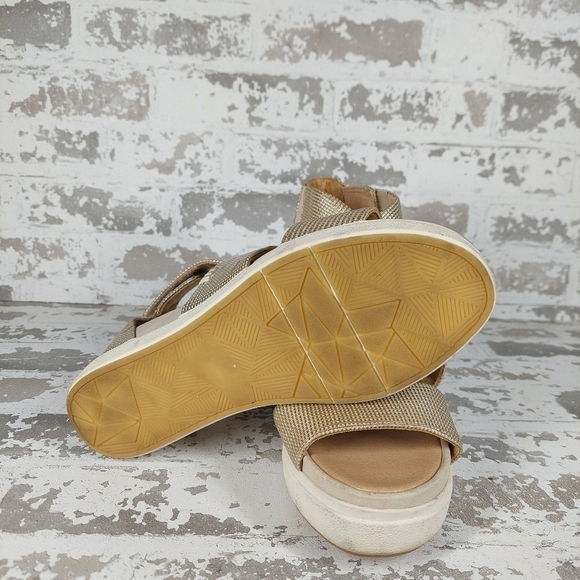 Dr. Scholl's Women's Gold Scout Wedge Comfort Sandals V320 - Picture 5 of 8